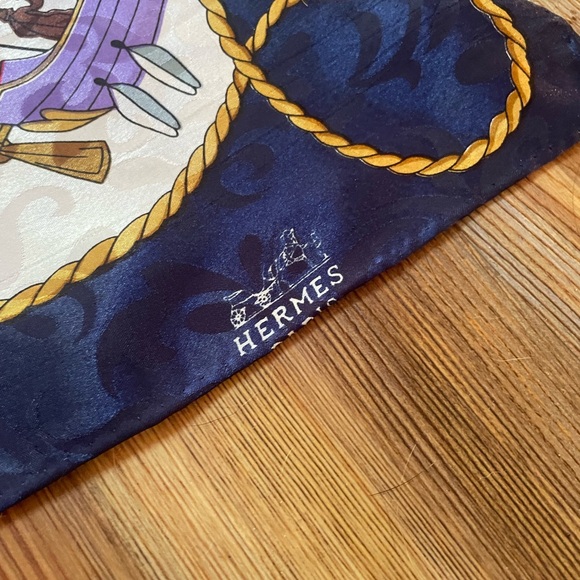 Vintage Hermes silk scarf - Picture 2 of 7